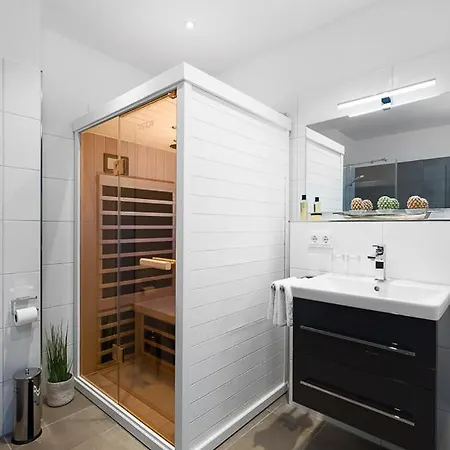 Ocean Lounge: Meerblick, Sauna, Balkon, 3 Schlafzimmer דירה קפלן